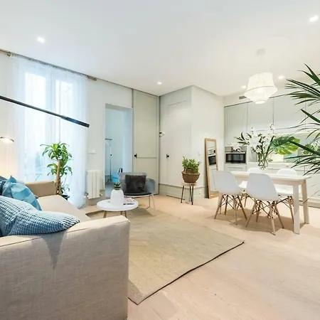 Explore Madrid From A Warm Apartment With Patio At A Newly Refurbished Manorial Building Exterior foto