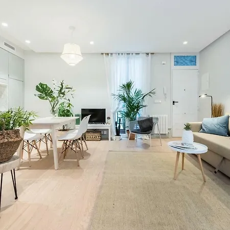 Explore Madrid From A Warm Apartment With Patio At A Newly Refurbished Manorial Building Exterior foto