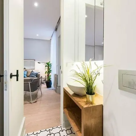 Explore Madrid From A Warm Apartment With Patio At A Newly Refurbished Manorial Building Exterior foto