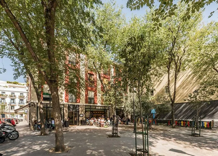 Explore Madrid From A Warm Apartment With Patio At A Newly Refurbished Manorial Building