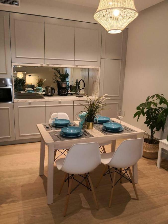 Explore From A Warm With Patio At A Newly Refurbished Manorial Building Appartement