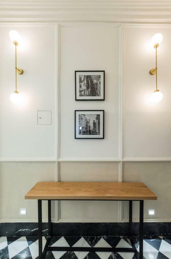 Explore From A Warm With Patio At A Newly Refurbished Manorial Building Appartement *