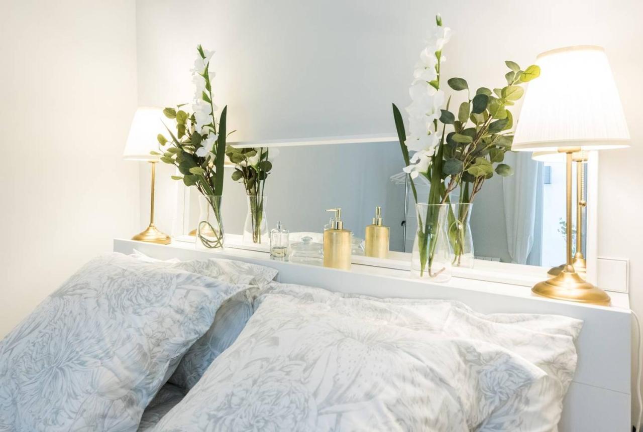 Explore From A Warm With Patio At A Newly Refurbished Manorial Building Appartement *