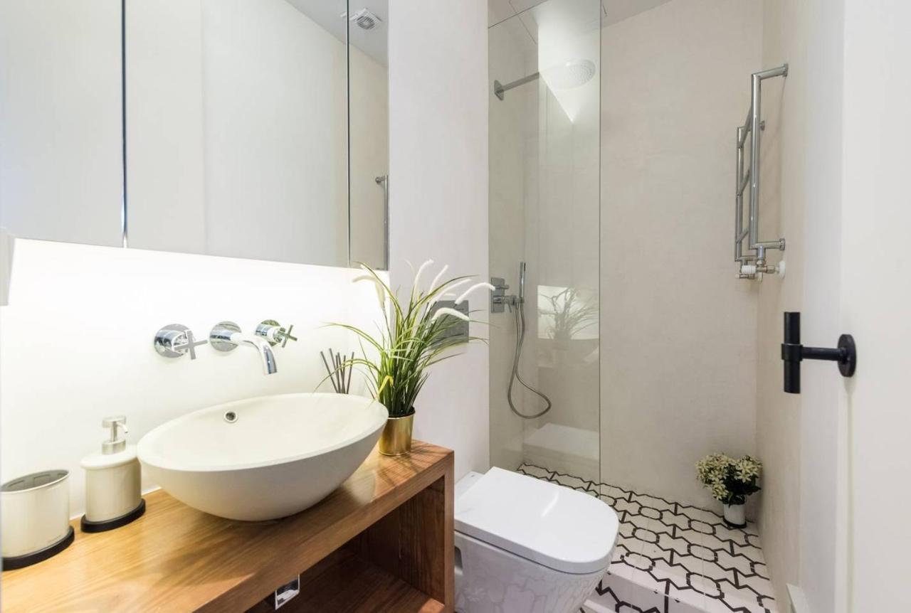 Explore From A Warm With Patio At A Newly Refurbished Manorial Building Appartement *