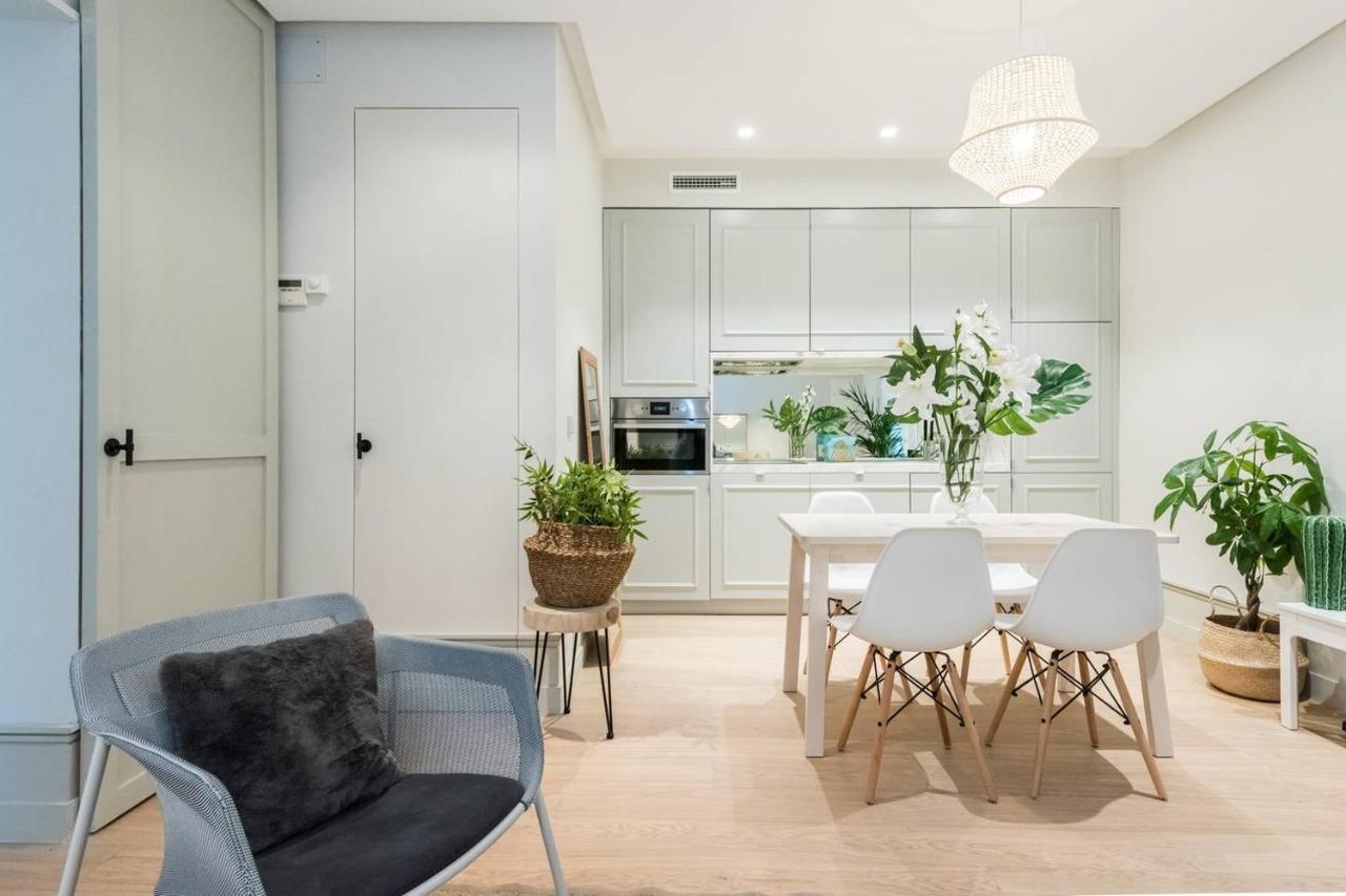 Explore From A Warm With Patio At A Newly Refurbished Manorial Building Appartement Madrid